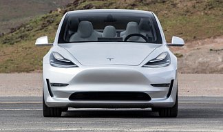 Tesla Model Y Performance белого цвета 2025 года на 21 колёсах фото 2