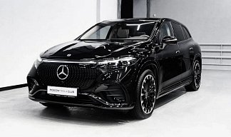 Mercedes-Benz EQS 580 4MATIC (SUV) черного цвета 2023 года на 21 колёсах фото 2