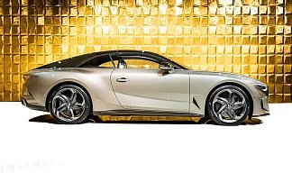 Bentley Mulliner Batur серебристого цвета 2025 года на 22 колёсах фото 5