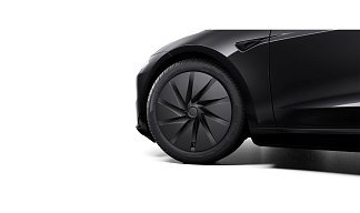 Tesla Model 3 Standard черного цвета 2025 года на 18 колёсах фото 4