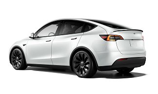 Tesla Model Y Performance белого цвета 2025 года на 21 колёсах фото 3