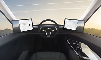 Tesla Semi серебристого цвета 2025 года на 24 колёсах фото 4