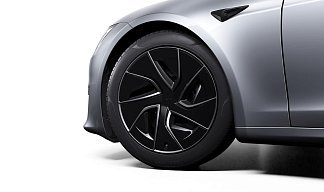 Tesla Model S Long Range (рестайлинг 2025) серебристого цвета 2025 года на 19 колёсах фото 5
