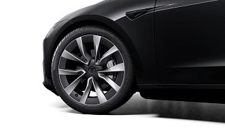 Tesla Model 3 Long Range Highland черного цвета 2025 года на 19 колёсах фото 4
