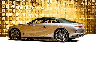 Bentley Mulliner Batur серебристого цвета 2025 года на 22 колёсах фото 2