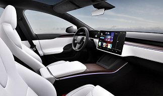 Tesla Model S Long Range белого цвета 2025 года на 21 колёсах фото 5