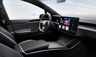 Tesla Model X Long Range (рестайлинг 2025) красного цвета 2025 года на 20 колёсах фото 4