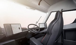 Tesla Semi серебристого цвета 2025 года на 24 колёсах фото 5