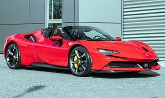 Ferrari SF90 Spider красного цвета 2025 года на 20 колёсах фото 4