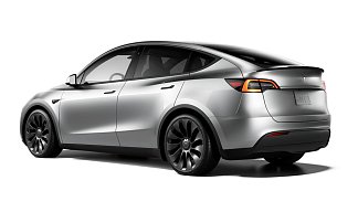 Tesla Model Y Performance серебристого цвета 2025 года на 21 колёсах фото 3