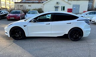 Tesla Model 3 Long Range AWD STARTECH белого цвета 2025 года на 21 колёсах фото 5