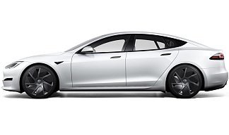Tesla Model S Long Range (рестайлинг 2025) белого цвета 2025 года на 21 колёсах фото 2