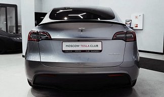 Tesla Model Y Performance серебристого цвета 2025 года на 21 колёсах фото 4