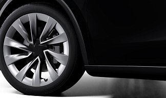 Tesla Model Y Launch Series (рестайлинг) черного цвета 2025 года на 20 колёсах фото 4