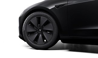 Tesla Model 3 Long Range Highland черного цвета 2025 года на 18 колёсах фото 4