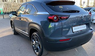 Mazda MX-30 серого цвета 2022 года фото 4