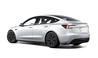 Tesla Model 3 Long Range Highland белого цвета 2025 года на 18 колёсах фото 3