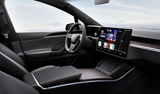 Tesla Model X Long Range (рестайлинг 2025) серебристого цвета 2025 года на 20 колёсах фото 4