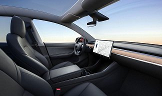 Tesla Model Y Performance белого цвета 2025 года на 21 колёсах фото 3