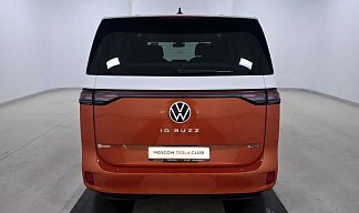 Volkswagen ID Buzz 1st Edition красного цвета 2025 года на 19 колёсах фото 3