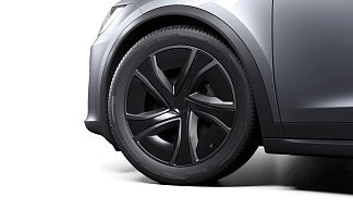 Tesla Model X Long Range (рестайлинг 2025) серебристого цвета 2025 года на 20 колёсах фото 5