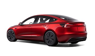 Tesla Model 3 Long Range Highland красного цвета 2025 года на 18 колёсах фото 3