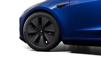 Tesla Model 3 Long Range Highland синего цвета 2025 года на 18 колёсах фото 4