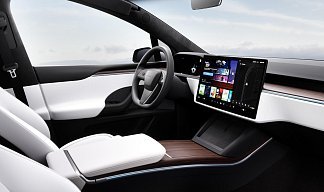 Tesla Model X Long Range (рестайлинг 2025) серебристого цвета 2025 года на 20 колёсах фото 4