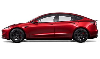 Tesla Model 3 Performance (рестайлинг) красного цвета 2025 года на 20 колёсах фото 2