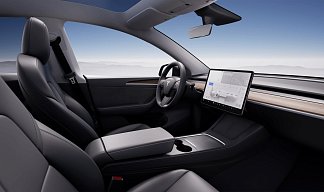 Tesla Model Y Performance серебристого цвета 2025 года на 21 колёсах фото 5
