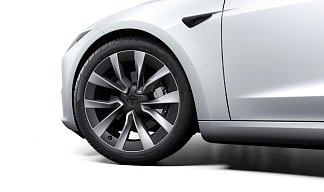 Tesla Model 3 Long Range Highland белого цвета 2025 года на 19 колёсах фото 4